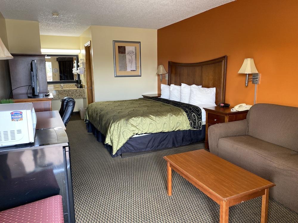 Rodeway Inn photo 9