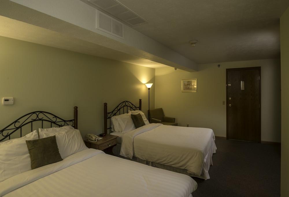 Sugarcreek Village Inn photo 16