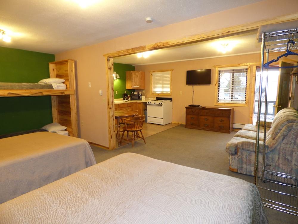 The Hitching Post Hotel and Farm Store photo 4