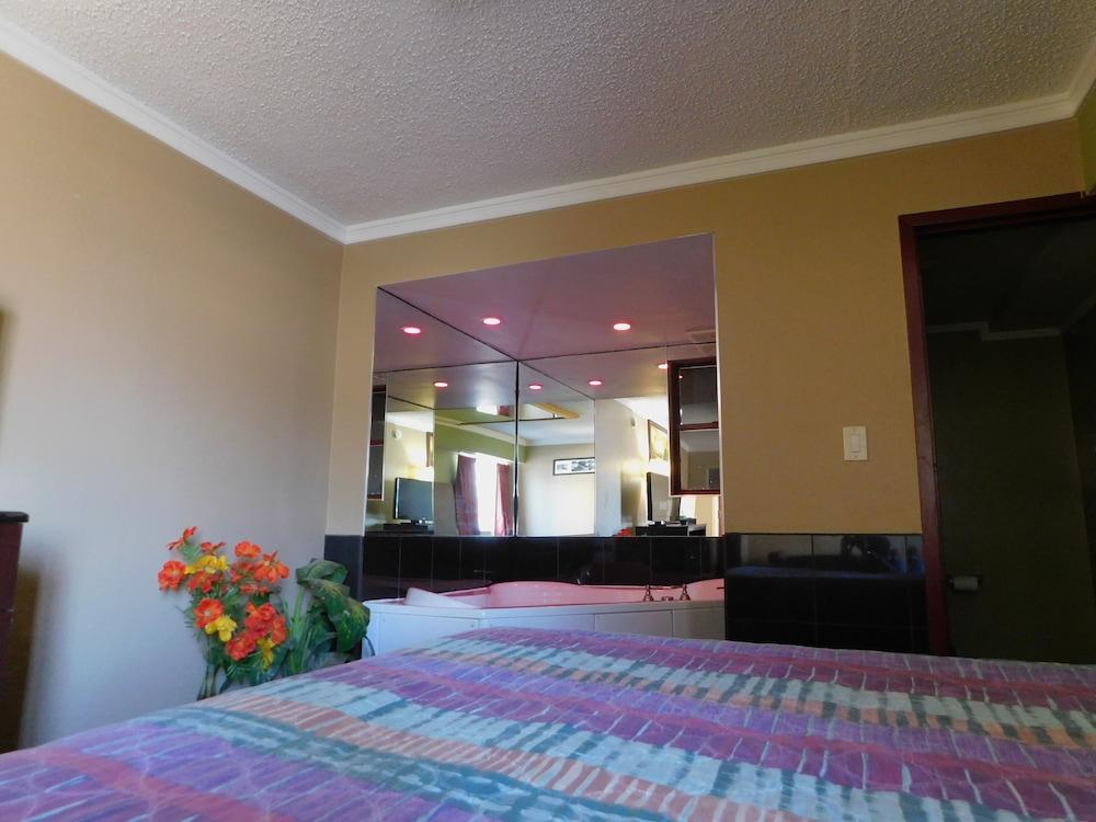 Mounts Motel photo 9