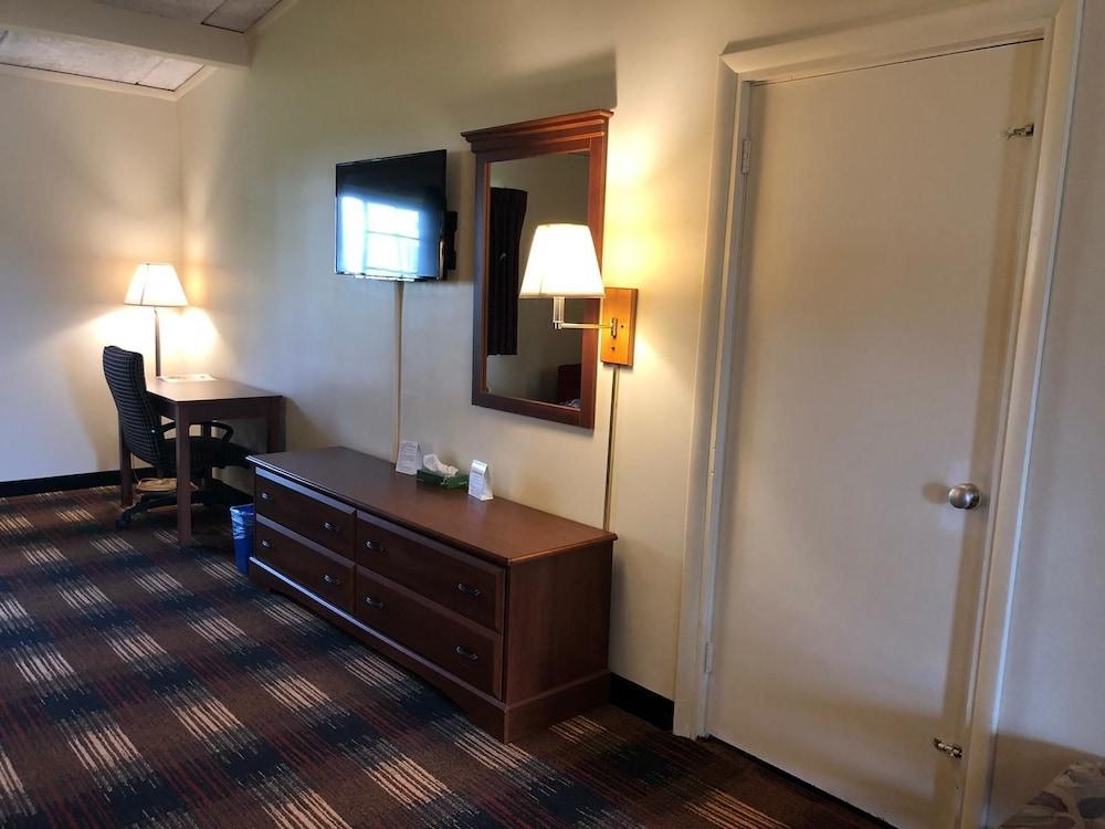 Red Carpet Inn North Syracuse photo 33