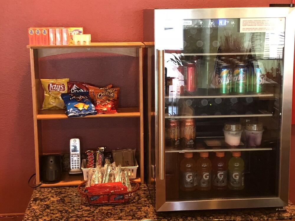 Whitesboro Inn & Suites photo 26