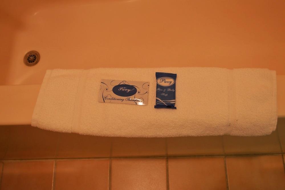Economy Inn photo 8