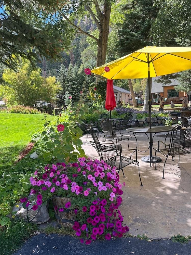 The River's Edge Motel Lodge & Resort photo 32