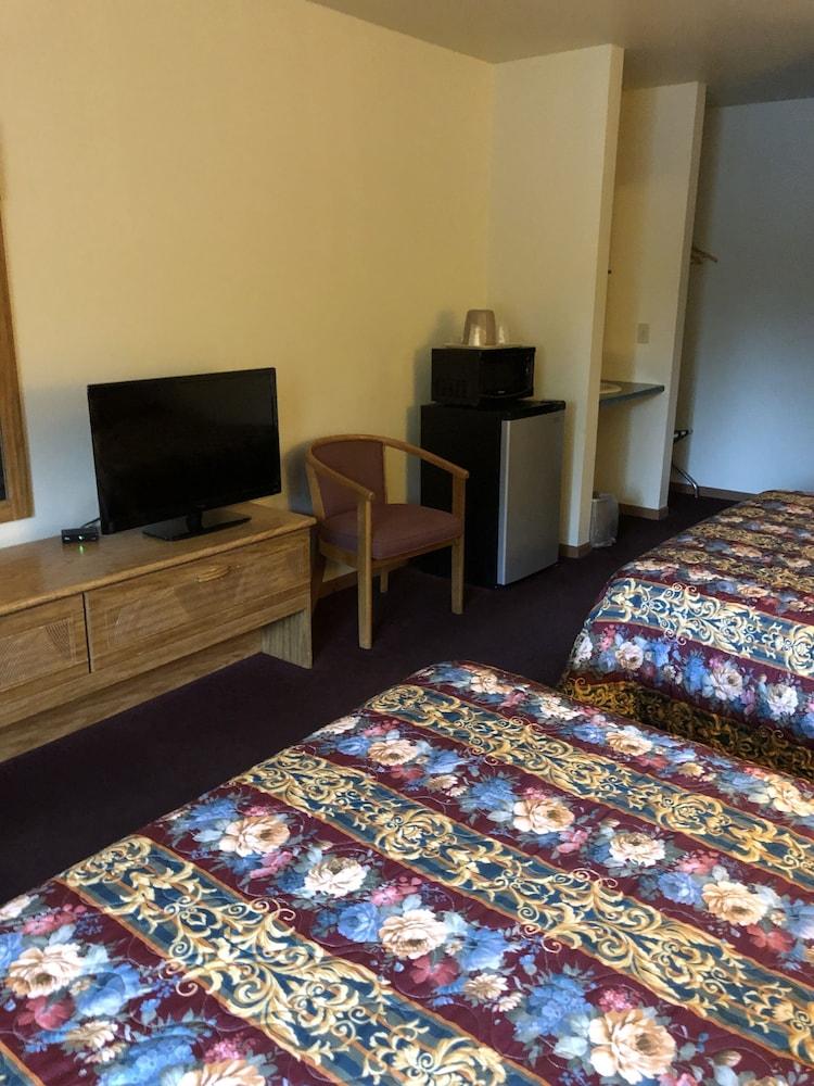 Lakeside Motel photo 60