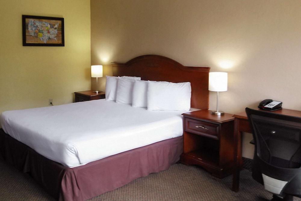 Econo Lodge Ormond Beach North - Daytona photo 7