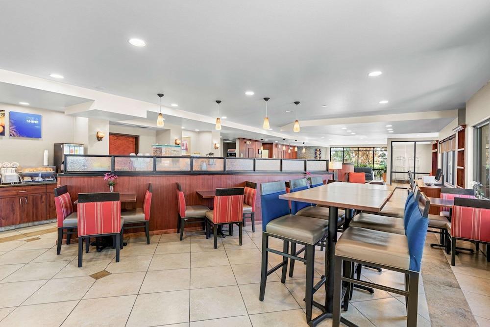 Comfort Suites Vacaville-Napa Valley Area photo 26