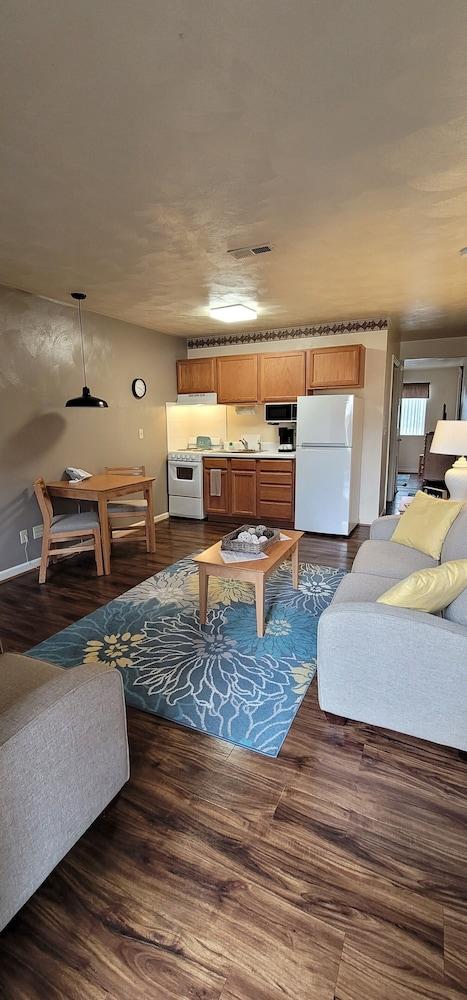 Affordable Corporate Suites - Lanford photo 5