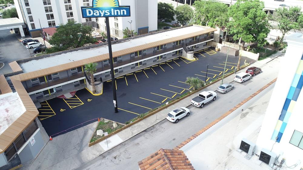 Days Inn by Wyndham San Antonio Alamo/Riverwalk photo 26