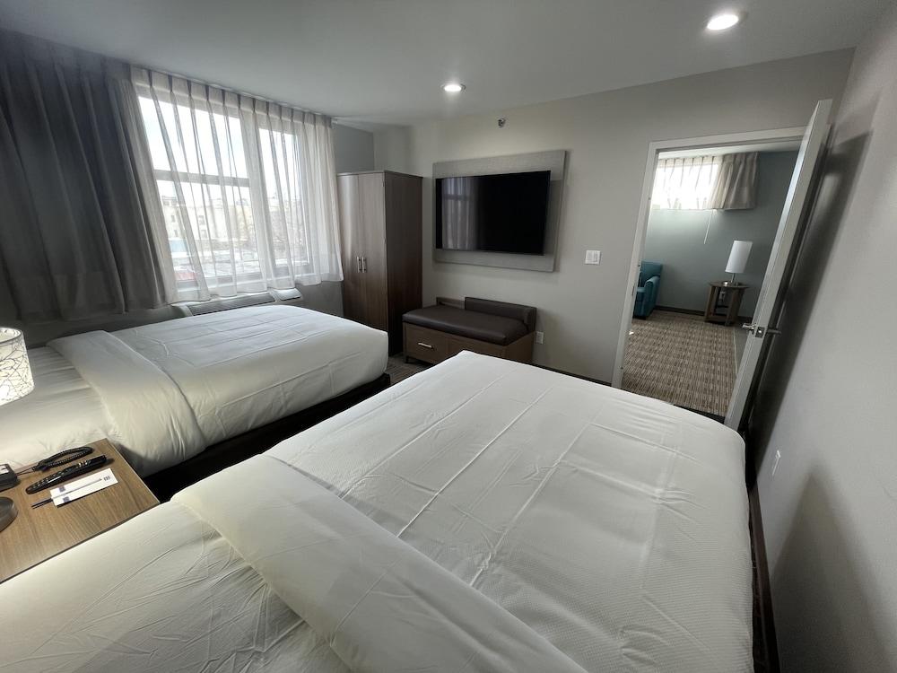 MainStay Suites Bronx - Belmont photo 2