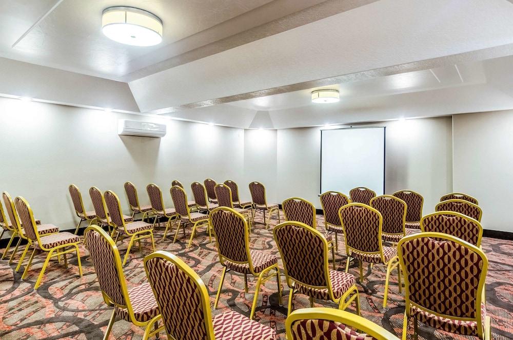 Quality Inn Buffalo photo 48