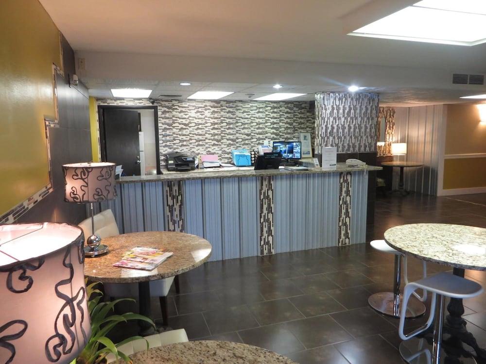 Riverside Suites photo 13
