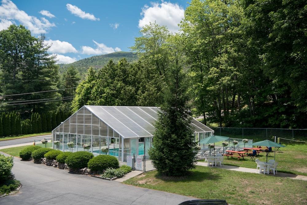 Adirondack Retreat Inn & Suites photo 78