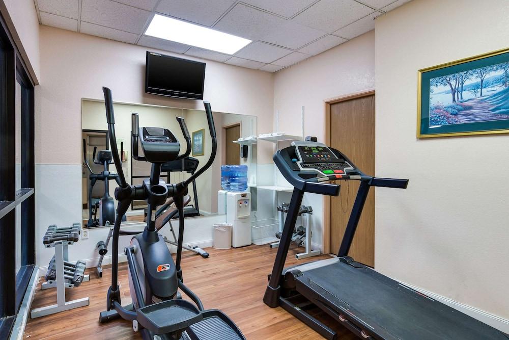 Quality Inn I-70 Near Kansas Speedway photo 35