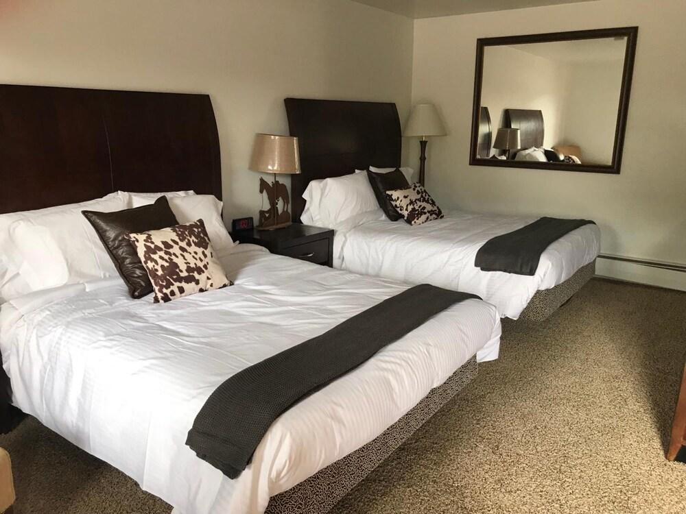 Country West Motel photo 9