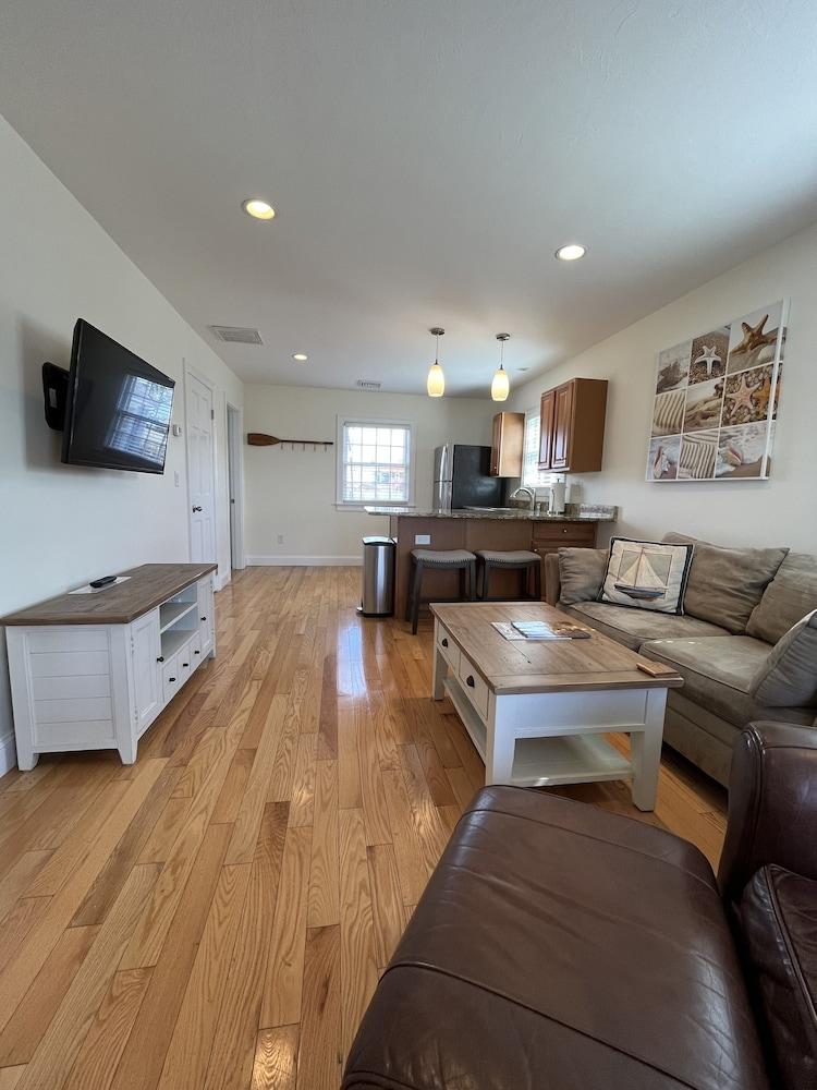 Beach Breeze Inn photo 33