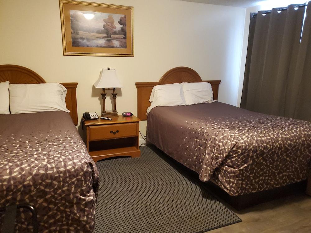 Turnpike Motel photo 17