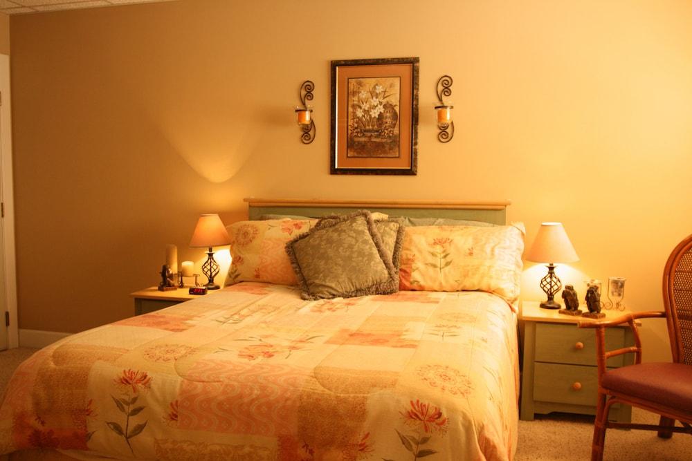 Monroe Street Suites photo 42