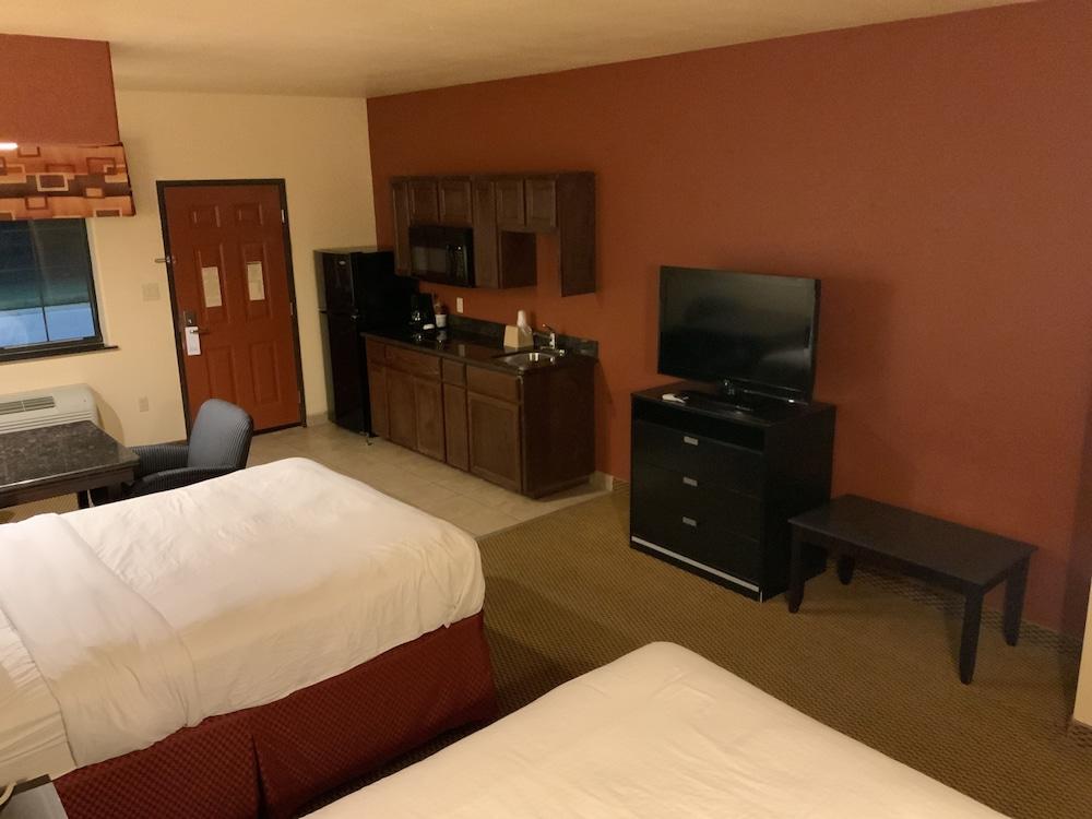 Sunbridge Inn and Suites photo 11