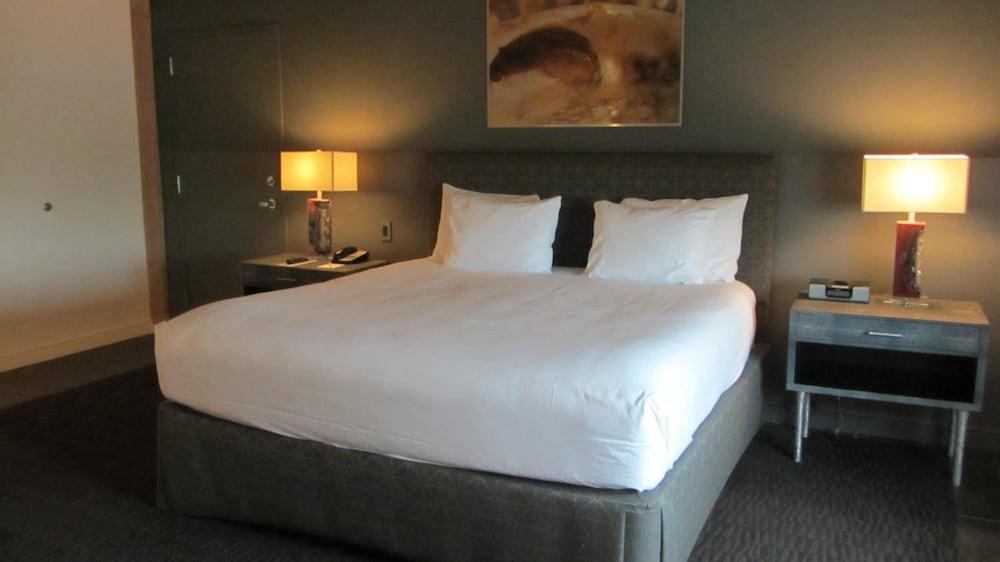 Harbor House Hotel and Marina at Pier 21 photo 14