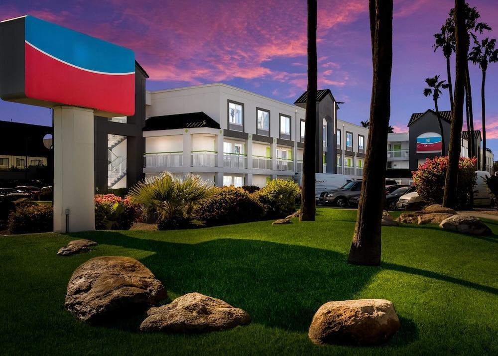 Revival Scottsdale Studios photo 39