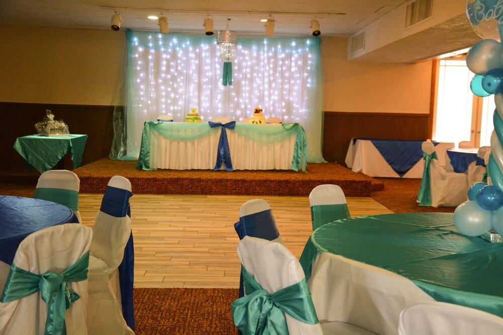 Columbus Grand Hotel & Banquet Center photo 20