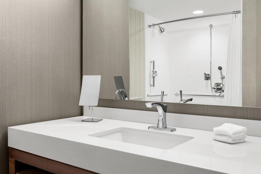 Courtyard by Marriott Omaha East/Council Bluffs, IA photo 25