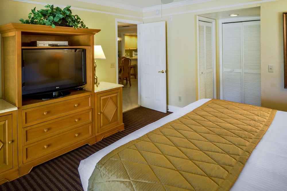 Hilton Vacation Club Charter Club Naples Bay photo 4