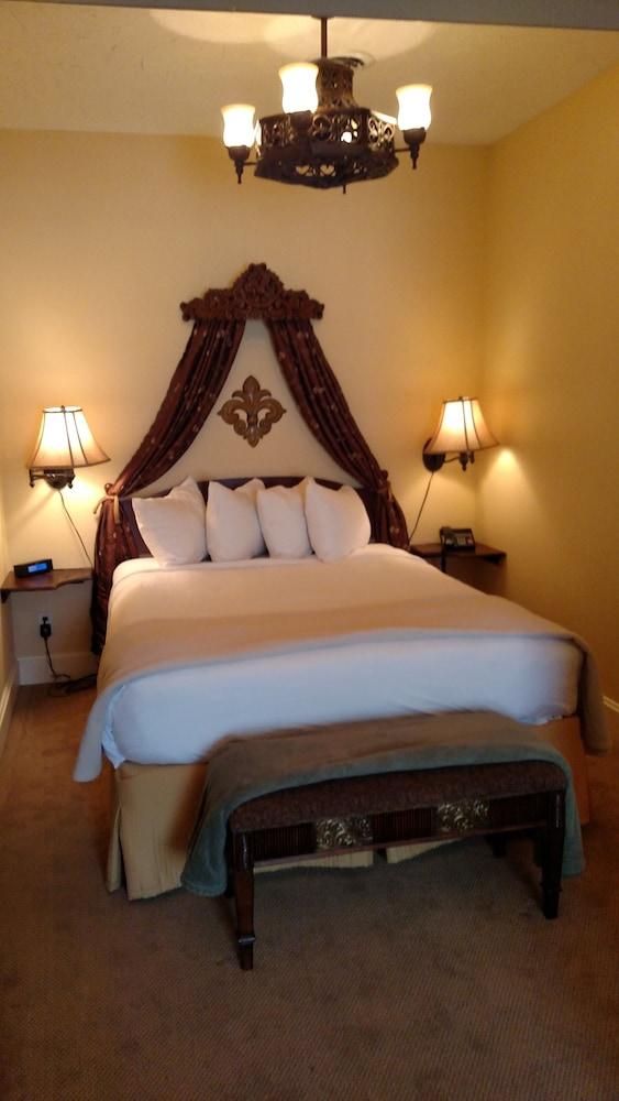 Ye Old English Inn photo 39
