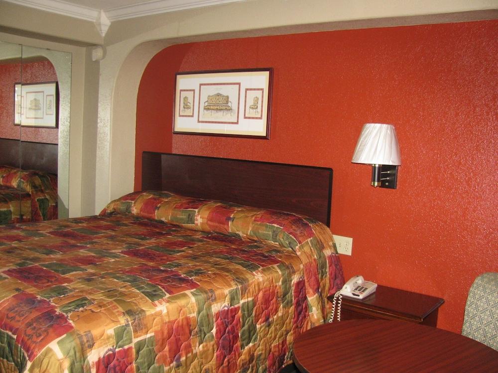 Economy Inn photo 13