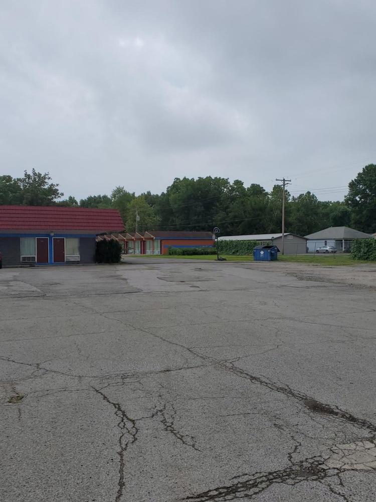 Gray Plaza Motel photo 27