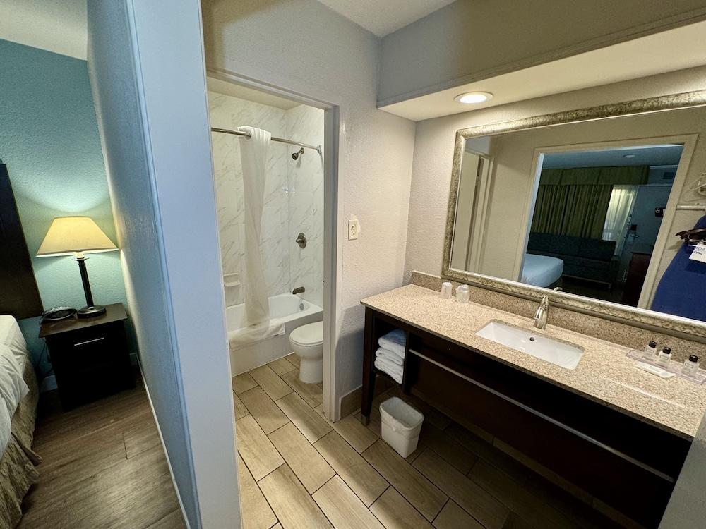 Wyndham Garden Ann Arbor photo 78