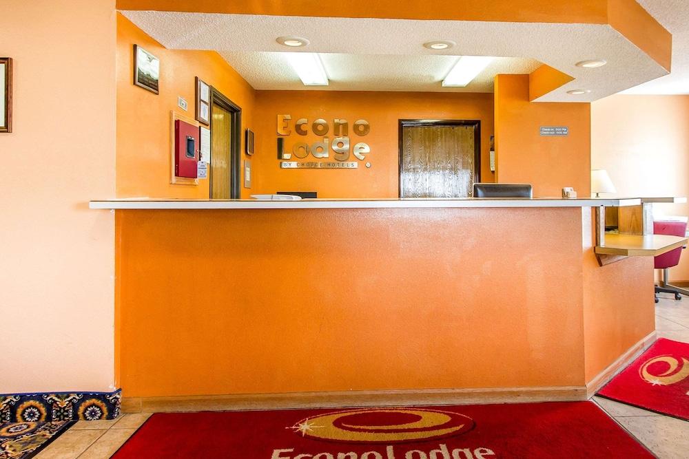 Econo Lodge Inn & Suites Pekin - Peoria Area photo 3