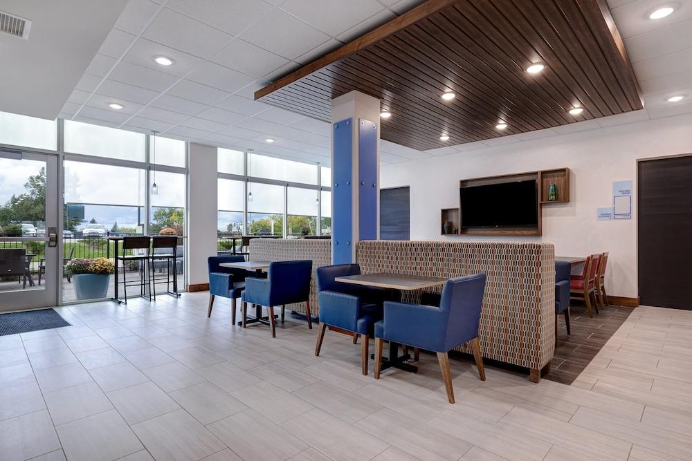 Holiday Inn Express & Suites Detroit Dearborn by IHG photo 65