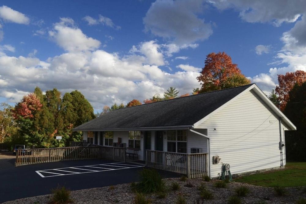 Maple Leaf Motel photo 33
