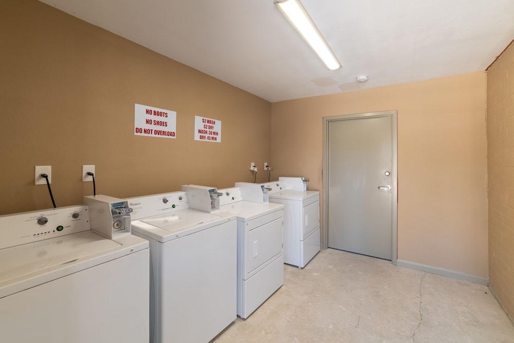 Budget Inn & Suites photo 23