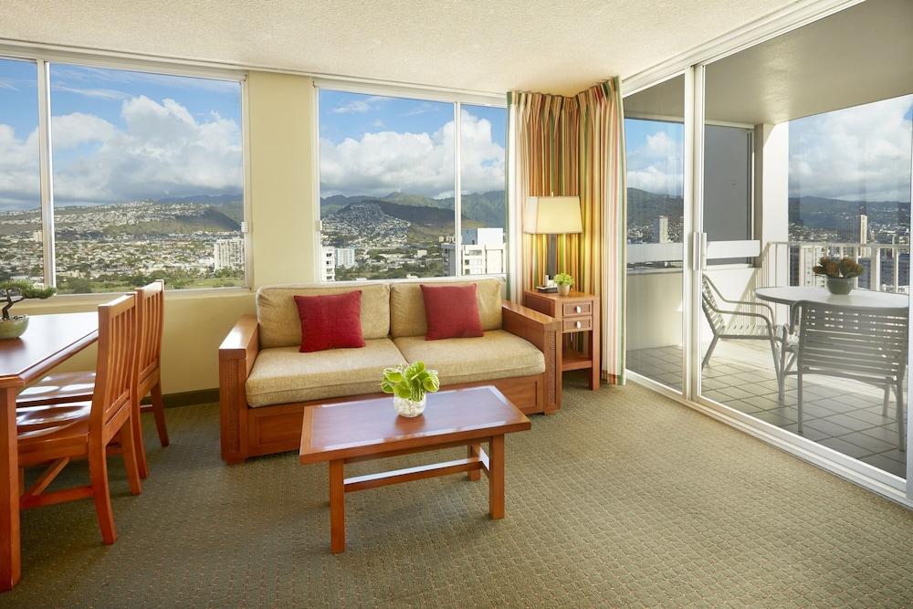 Pacific Monarch Hotel photo 27