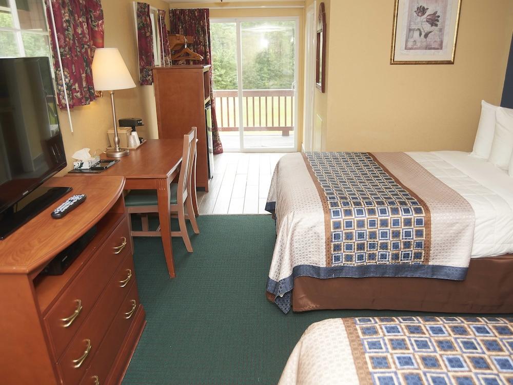 Swiss Chalets Village Inn photo 13