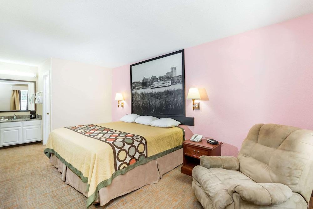 Super 8 by Wyndham Statesboro photo 3
