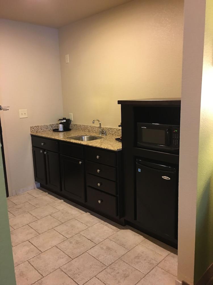 Comfort Inn Bentonville - Crystal Bridges photo 16