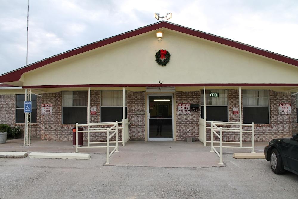 Reddy Inn and Suites photo 37