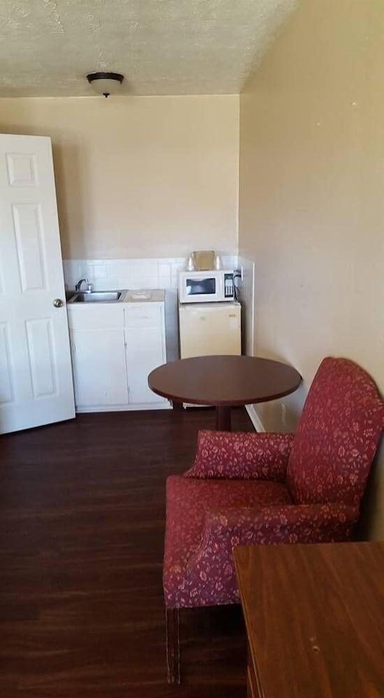 Park n Stay Inn photo 21