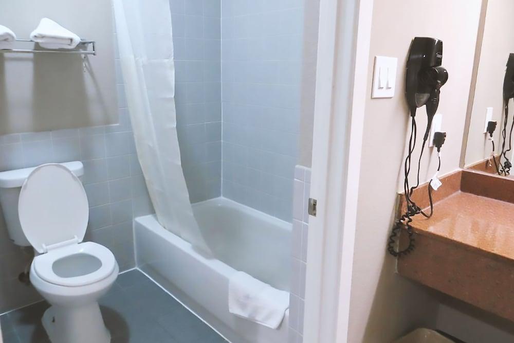 Blue Way Inn & Suites By Jasper Houston photo 12