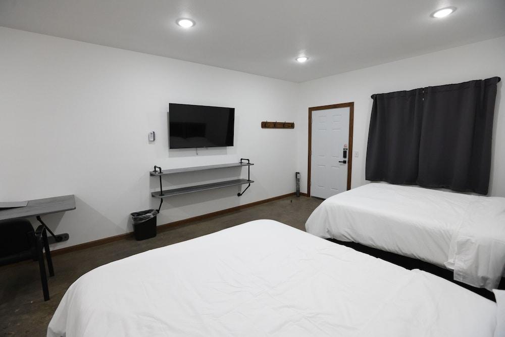 Bears Den Motel photo 10