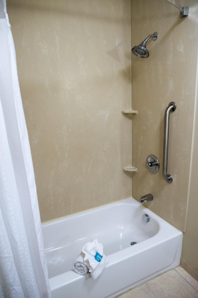 Holiday Inn Express Hotel & Suites Albert Lea - I-35 by IHG photo 15