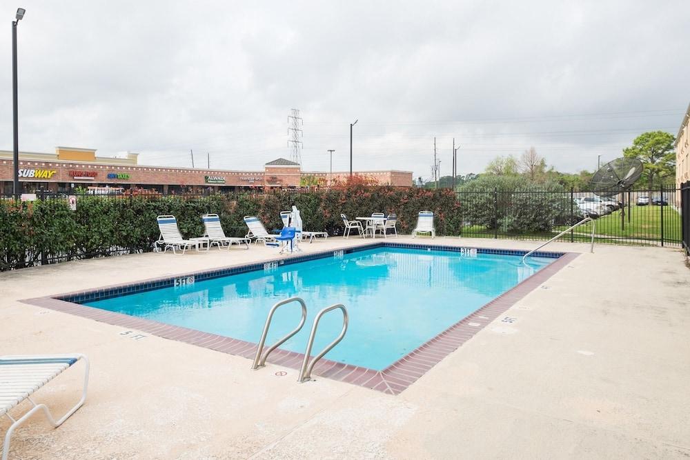 GreenTree Inn Houston IAH Airport photo 33