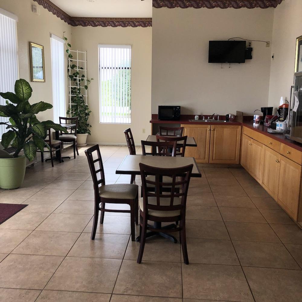Clairmont Inn photo 18