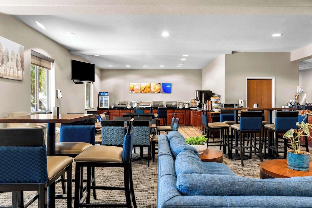 Comfort Inn & Suites Riverton photo 2