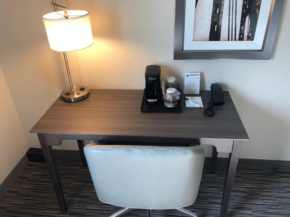 GrandStay Hotel & Suites Rock Valley photo 16