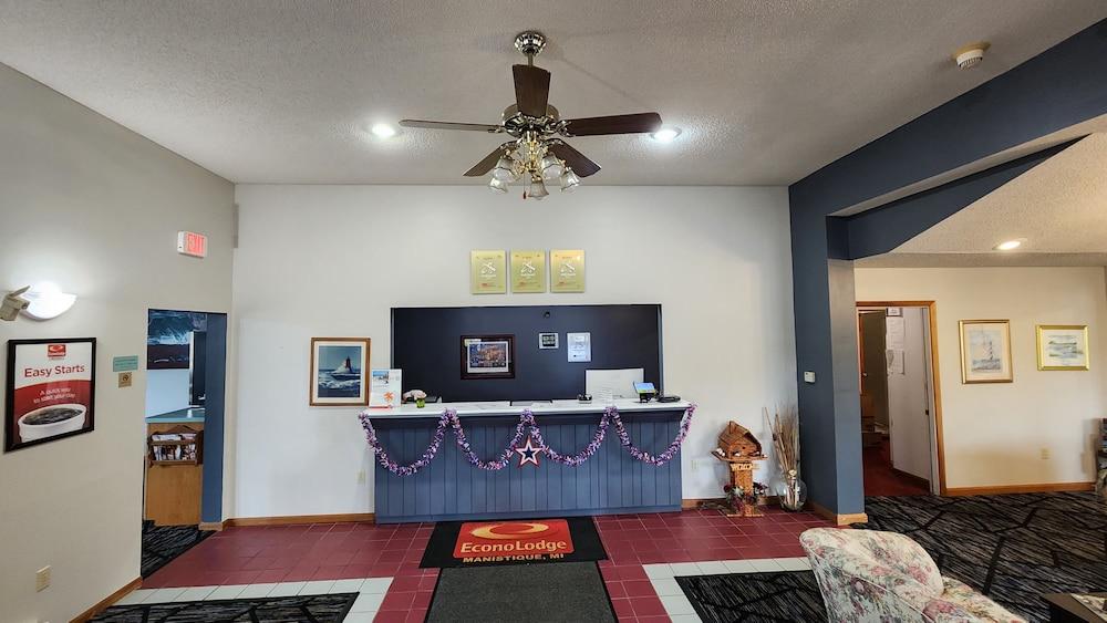 Econo Lodge Lakeshore photo 50